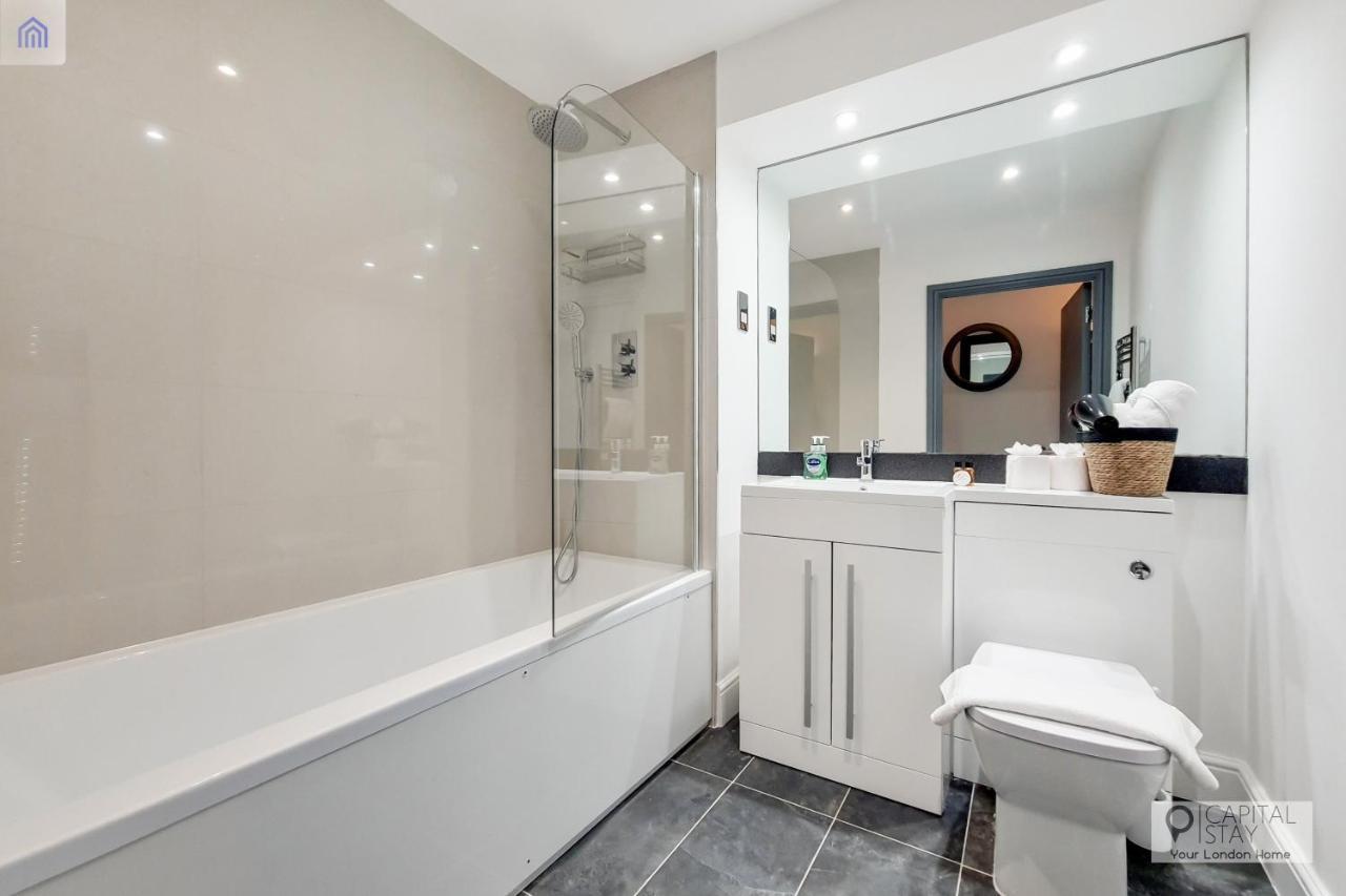 Free Parking - Stylish Three Bedroom Apartment By London Excel المظهر الخارجي الصورة